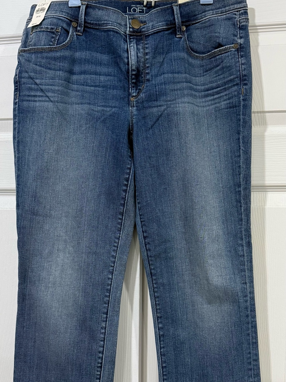 LOFT Straight-Leg Jeans in Faded Blue Wash